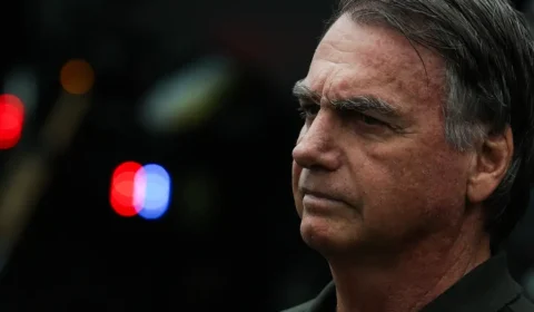 Defesa de Jair Bolsonaro pede que ele seja operado no Natal