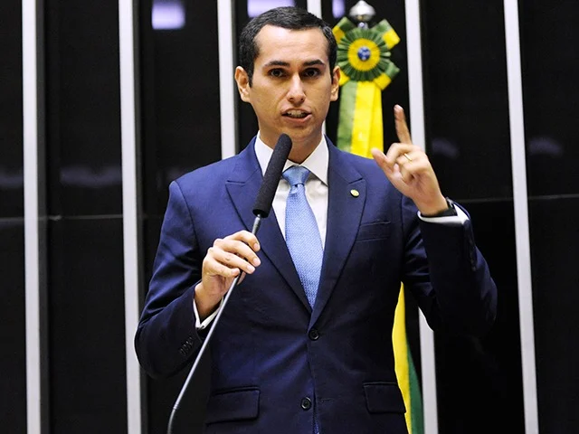 Centrão usa discurso antifacções para tentar aprovar voto distrital misto e ampliar poder