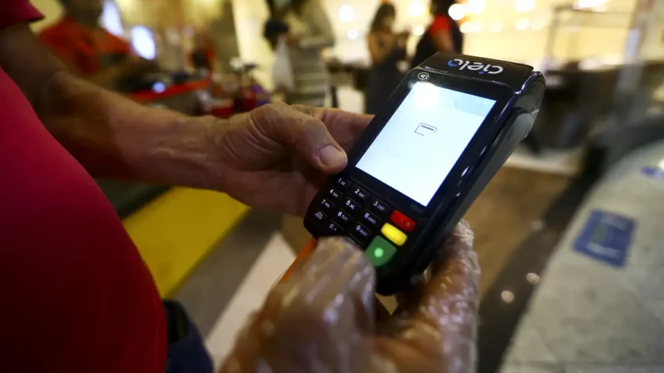 Valor nos supermercados deve cair com mudan&ccedil;as no vale-refei&ccedil;&atilde;o, diz Abras