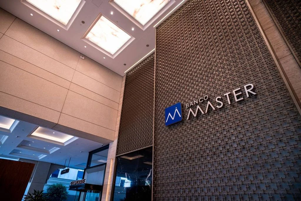 Fictor anuncia compra do Banco Master