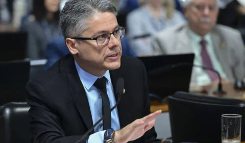 Senador pressiona Alcolumbre por instalação de CPI do Banco Master 