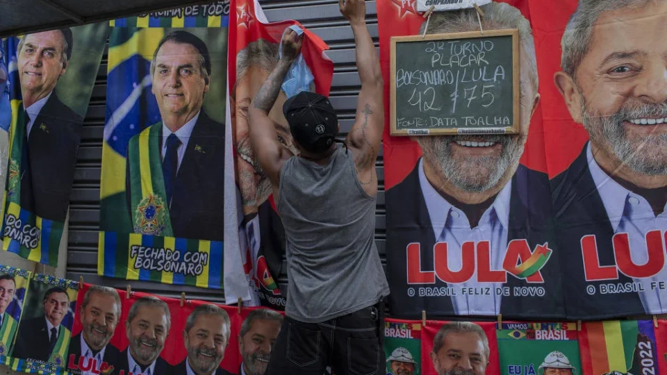 País registra 2.452 pessoas com sobrenome Lula e 241 Bolsonaro, aponta Censo