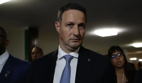 Derrite confirma saída antecipada do governo de SP para voltar à Câmara em 2026