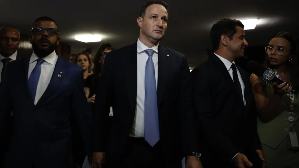 Em quarta versão do PL Antifacção, Derrite mantém impasse e segue incomodando governo