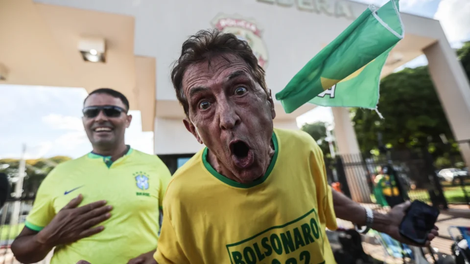 Prisão de Bolsonaro pega aliados de surpresa e dificulta mobilização de apoiadores