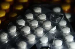 Contrariando Trump, estudo reforça que uso de paracetamol na gravidez não causa autismo
