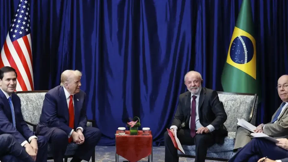 Brasil avalia aceitar cotas em vez de isenção total no tarifaço de Trump