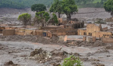 Desastre de Mariana completa 10 anos e moradores ainda buscam justiça