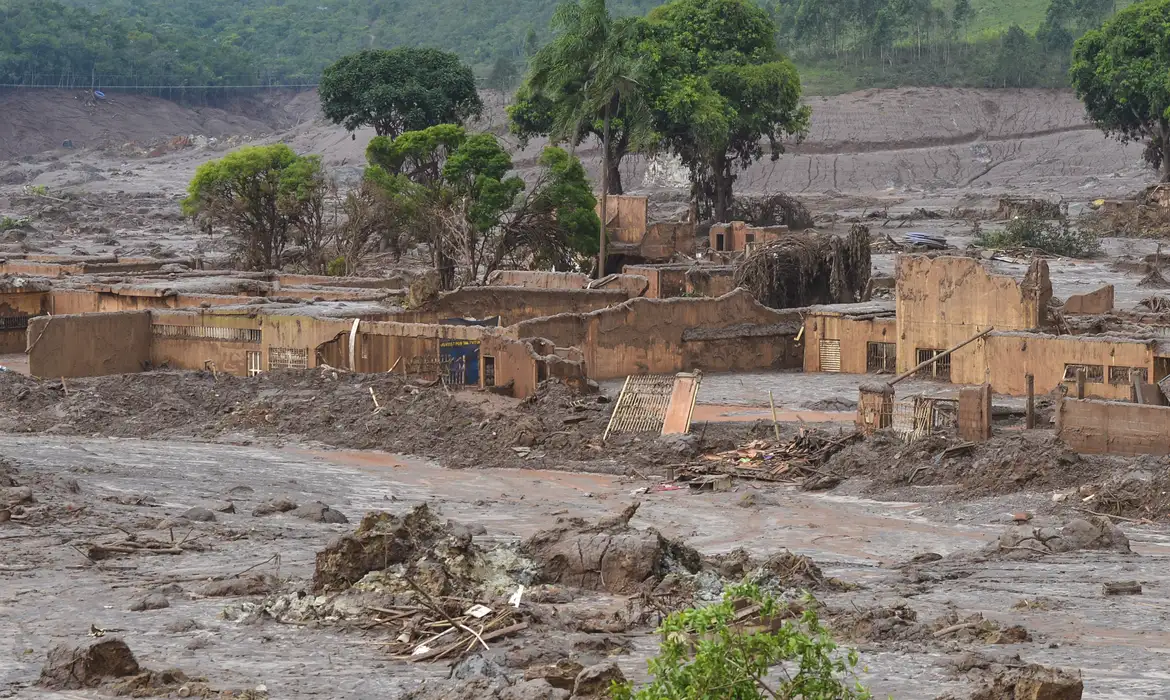 Desastre de Mariana completa 10 anos e moradores ainda buscam justiça - ICL Notícias