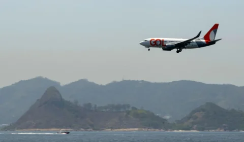 Companhias aéreas suspendem voos saindo de Caracas após alerta dos EUA