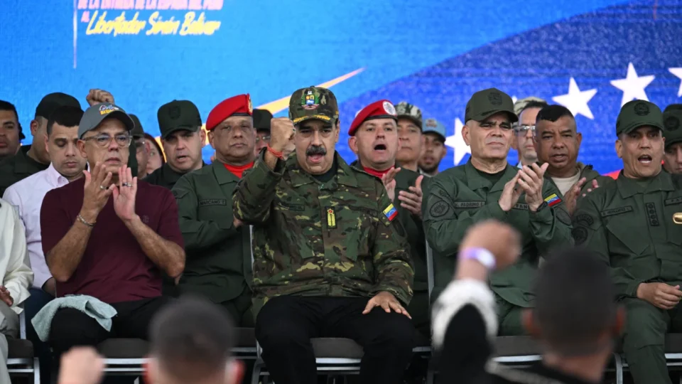 Venezuela diz que está pronta para combate com os EUA após Trump ameaçar com ofensiva terrestre