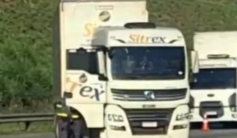 Motorista é resgatado após 4 horas no Rodoanel, e PM afirma que explosivo era falso