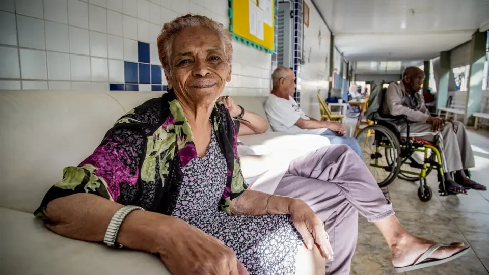 Inflação para idosos desacelera, mas segue acima da média nacional, aponta Fipe