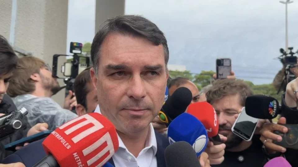 Sensacionalista: Flavio quer instalar telão na porta da PF na final da libertadores para reunir multidão