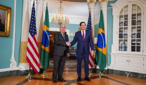 Brasil cobra posição dos EUA sobre tarifas após reunião entre Vieira e Rubio