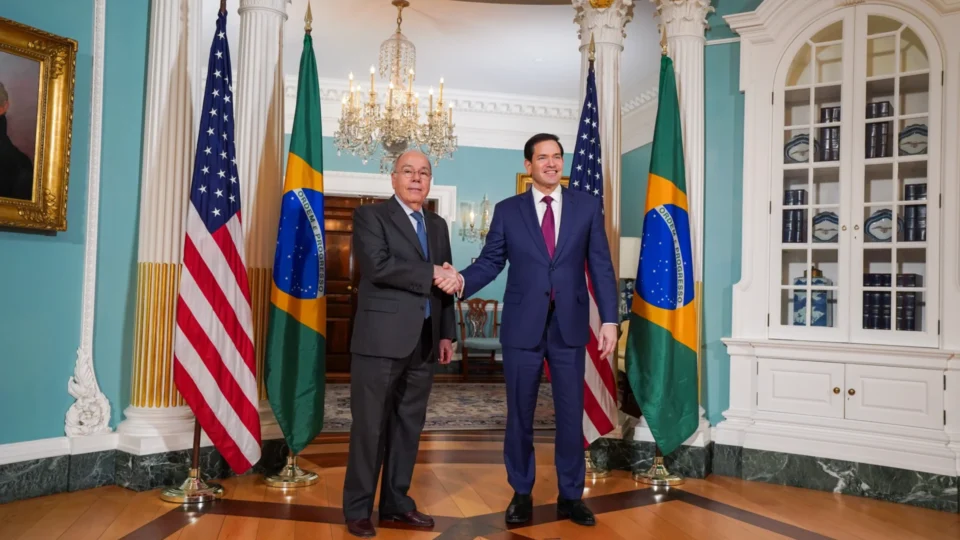 Brasil cobra posição dos EUA sobre tarifas após reunião entre Vieira e Rubio