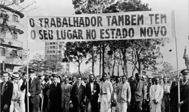 Durante o Estado Novo, as legislações trabalhistas e a política de desenvolvimento industrial do país angariaram forte apoio político para Getúlio Vargas entre a classe trabalhadora. Foto: reprodução
