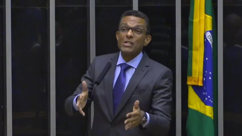 ‘Como ele admite que parceiros o chamem de corno?’, diz Otoni de Paula sobre Jair Bolsonaro