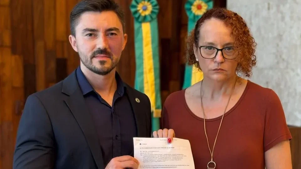 Deputados gaúchos Luciana Genro e Adão Pretto recebem ameaças de morte
