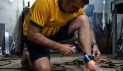 Tornozeleira violada de Bolsonaro é a nova febre dos memes nas redes sociais