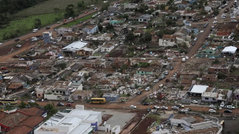 Paraná confirma sétima morte após tornados, e número total de vítimas no Sul chega a 8