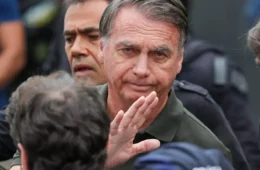 Bolsonaro passa bem por cirurgia e pode fazer novo procedimento contra soluços