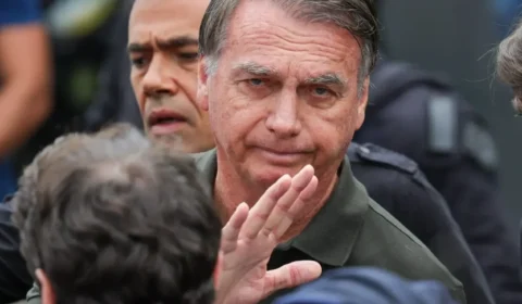 Bolsonaro passa bem por cirurgia e pode fazer novo procedimento contra soluços