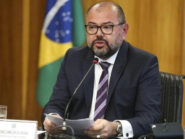 Fraudes no INSS: ex-ministro de Bolsonaro e deputados são alvos da PF