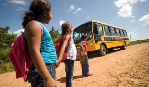 Lula sanciona lei que amplia programas de alimentação e transporte em escolas