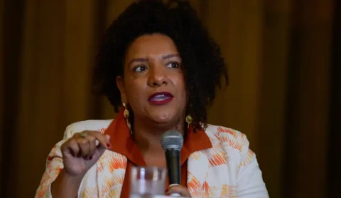 Deputada Renata Souza registra ameaça de morte e ataques racistas na polícia do RJ