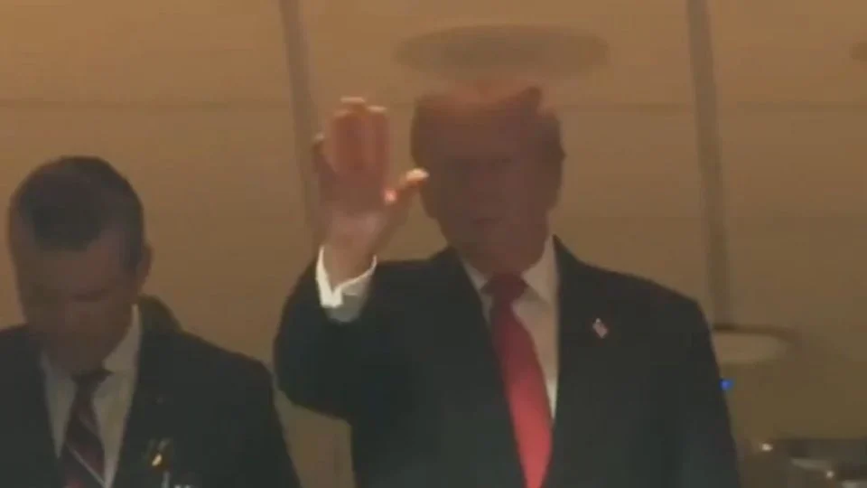 Trump é vaiado pelo público durante jogo da NFL nos EUA; veja