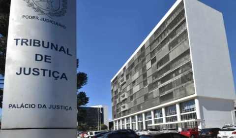 Casal desiste de adoção, abandona criança em fórum e é condenado pela Justiça do PR