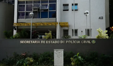 Menino é baleado dentro de escola em operação policial no RJ; sala da UFRJ é atingida