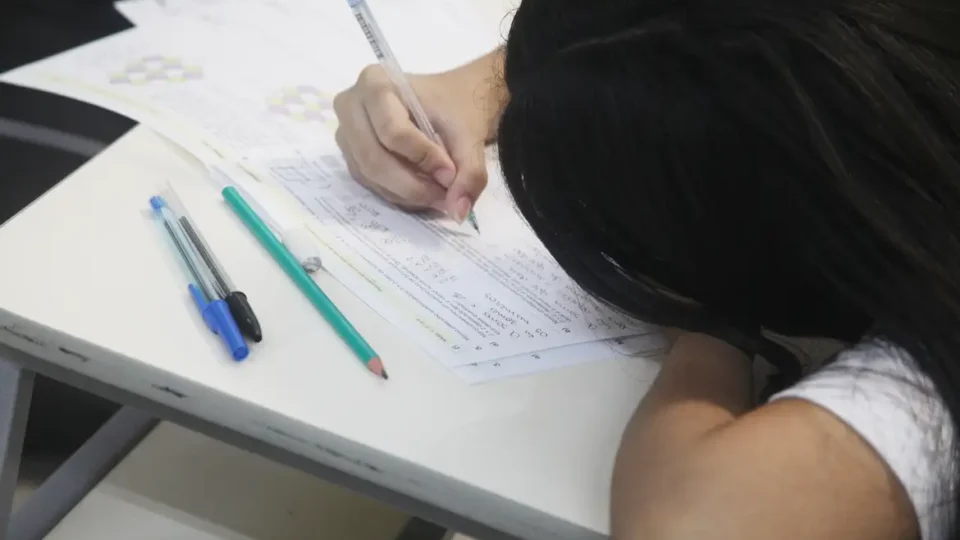 Fuvest anula questão de matemática após contestação de professores