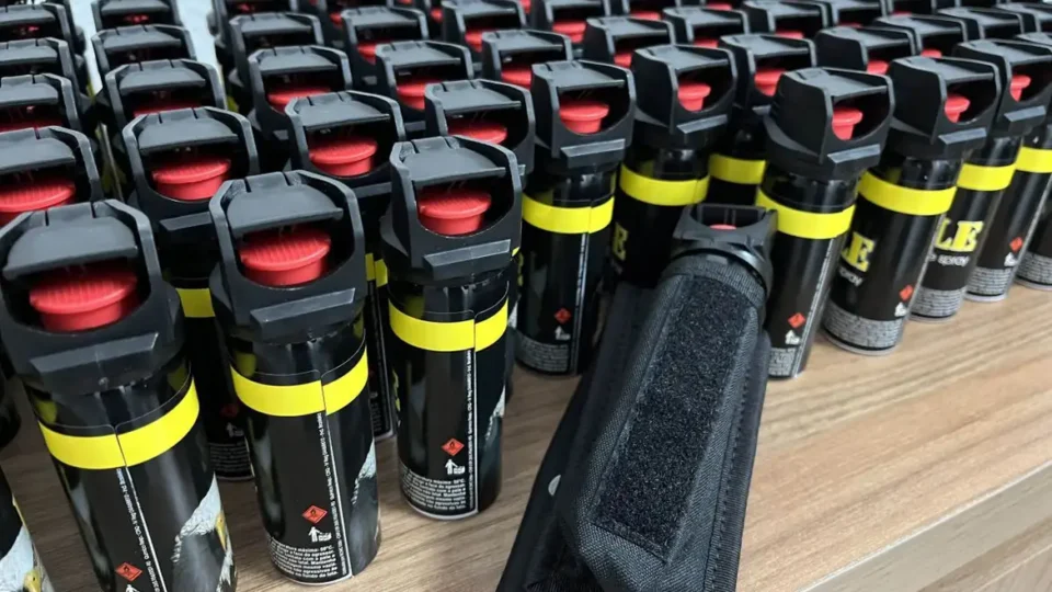 Castro autoriza venda no RJ de spray de pimenta para mulheres em farmácias