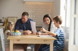 Emenda que tenta incluir ensino domiciliar no PNE é inconstitucional, dizem especialistas