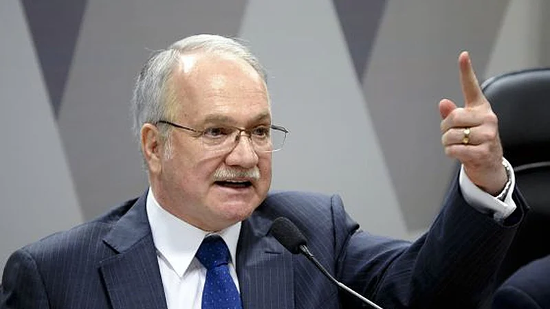 Fachin vive impasse para enfrentar crise de imagem do STF sem se isolar