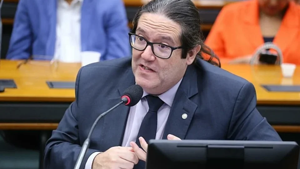 Clima eleitoral domina Câmara e expõe disputa sobre presença de deputados nas bases