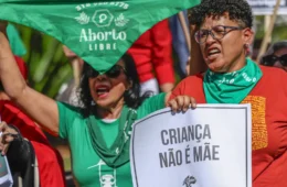 Em 2 minutos, Senado aprova projeto que dificulta aborto legal em crianças