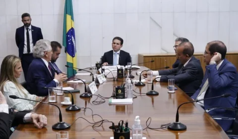 Após pressão e impasse com Derrite, Câmara adia votação do PL Antifacção
