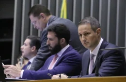 Derrite apresenta sexto texto do PL antifacção minutos antes da votação