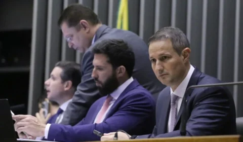 Derrite apresenta sexto texto do PL antifacção minutos antes da votação