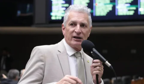 Deputado pede quebras de sigilo e vê ligação entre Banco Master, igrejas e INSS