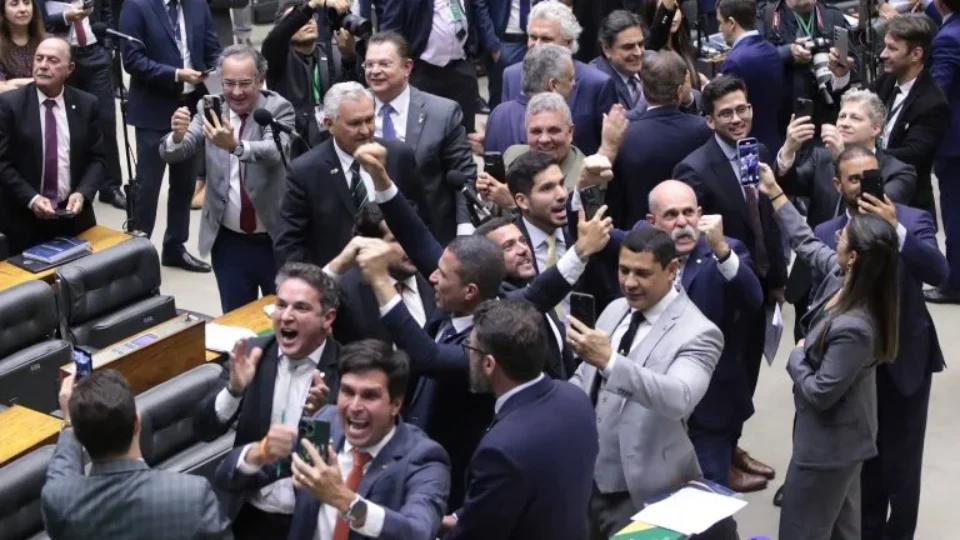 370 VOTOS QUE AJUDAM O CRIME