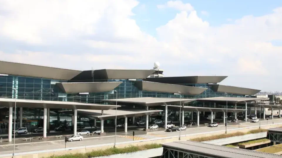 Retido há 5 dias em aeroporto de SP, casal de Gaza diz que PF negou refúgio