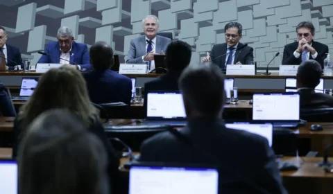 Senado aprova projeto de isenção de IR até R$ 5 mil e cria imposto mínimo para alta renda