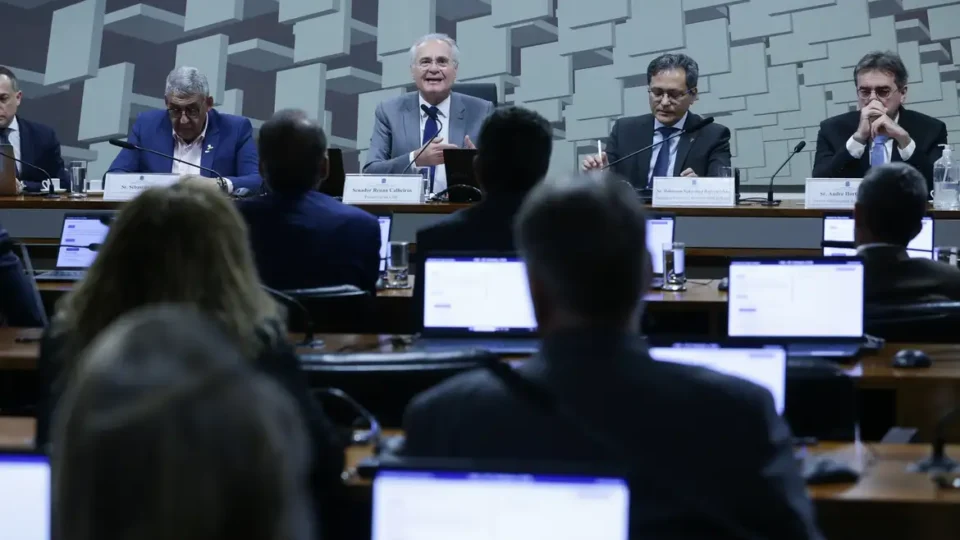 Senado aprova projeto de isenção de IR até R$ 5 mil e cria imposto mínimo para alta renda