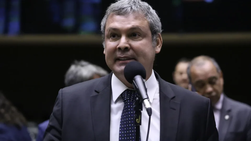 Após derrota, governo começa a discutir saídas para frear PL da Devastação