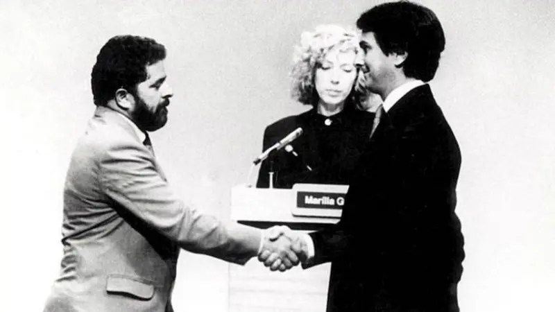 Eleição Lula e Collor Na imagem, respectivamente, Luiz Inácio Lula da Silva e Fernando Collor em um aperto de mãos antes do debate eleitoral no Rio de Janeiro. Imagem: Arquivo Agência Estado