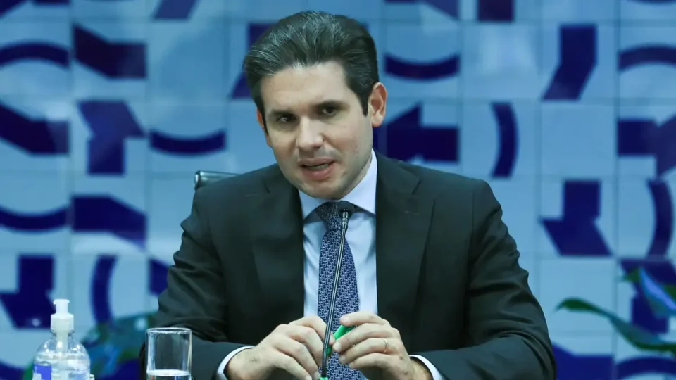Hugo Motta tenta conter crise sobre PL Antifacção apelidado de ‘PL das Milícias’